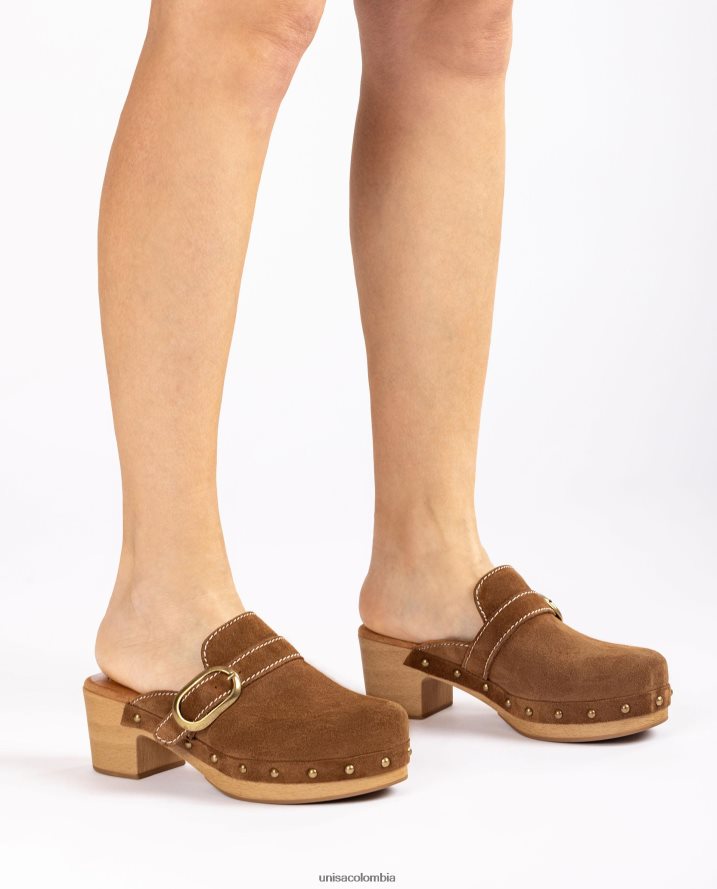 co Unisa mujer mule con hebilla y tachuelas marrón F0X80H817