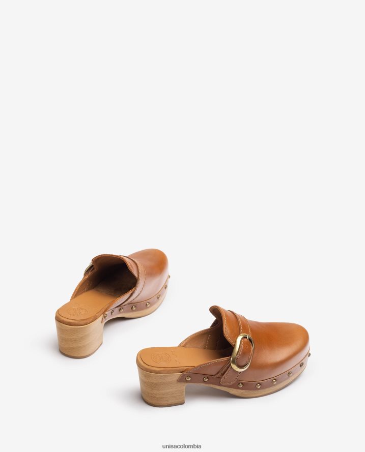co Unisa mujer mule con hebilla y tachuelas marrón F0X80H818