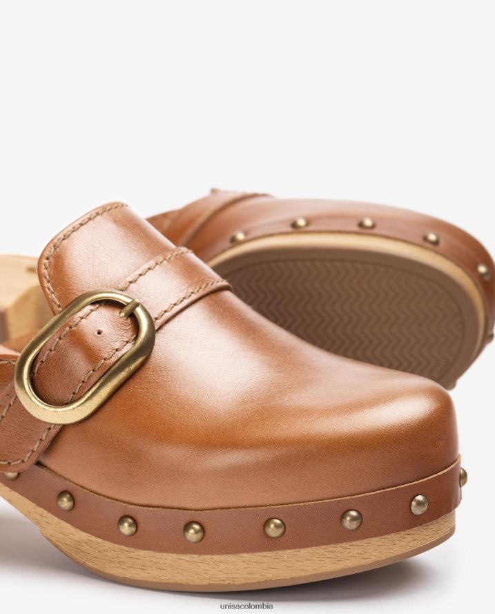 co Unisa mujer mule con hebilla y tachuelas marrón F0X80H818